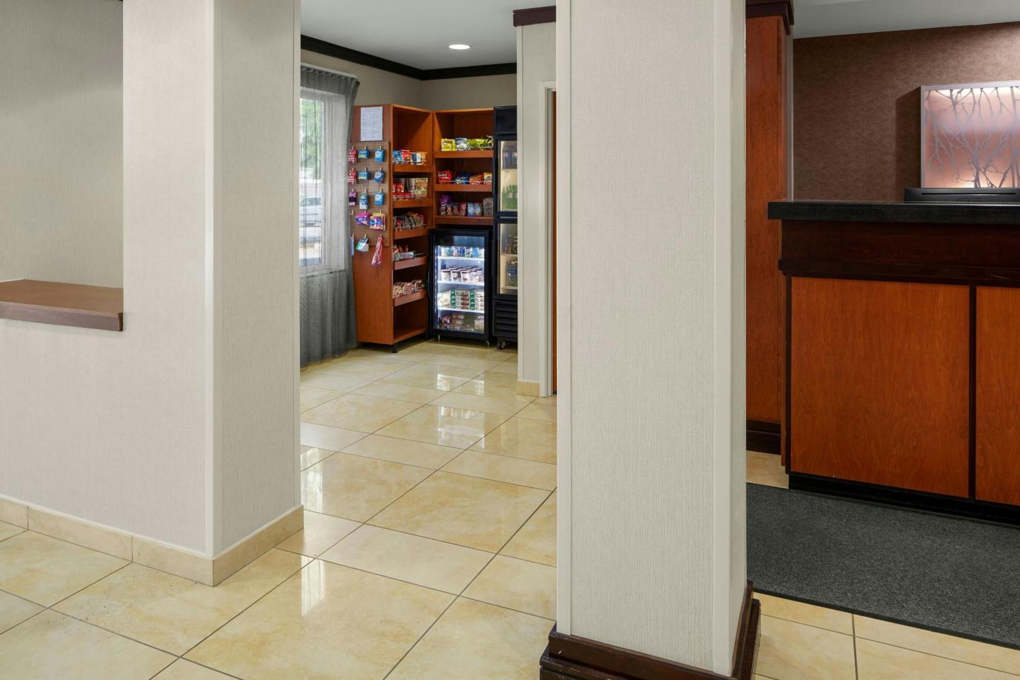 Hotel Fairfield & By Marriott